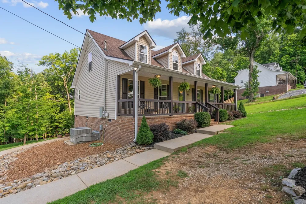 541 Skyline Dr S Lewisburg, TN 37091