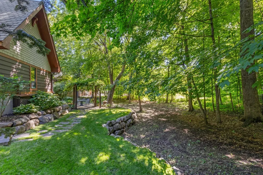 5955 Maple Forest Minnetrista, MN 55364