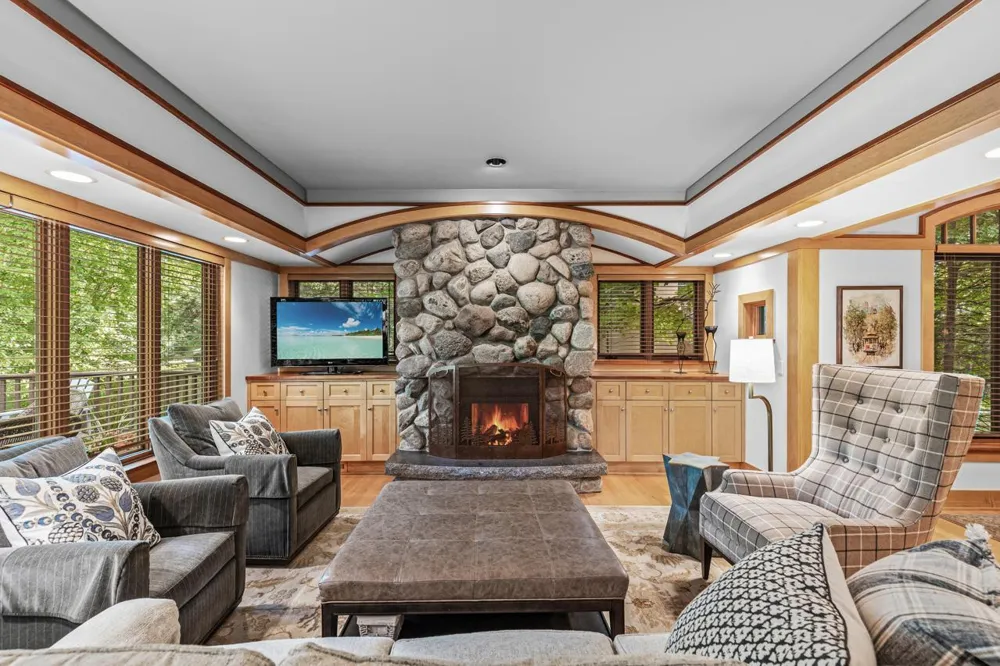 5955 Maple Forest Minnetrista, MN 55364