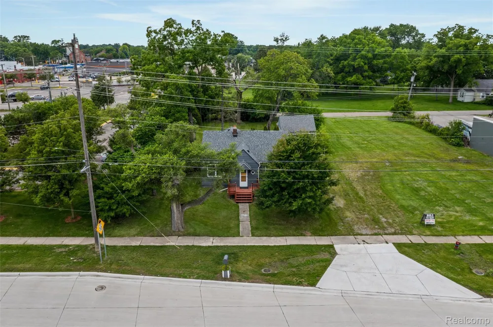 33065 Garfield Road Fraser City, MI 48026