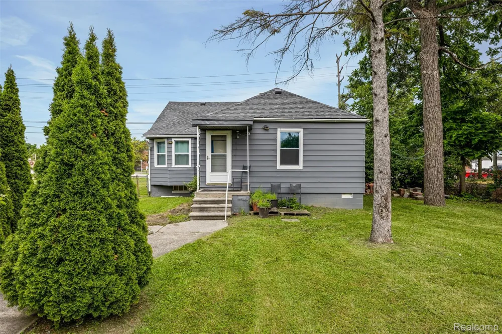 33065 Garfield Road Fraser City, MI 48026