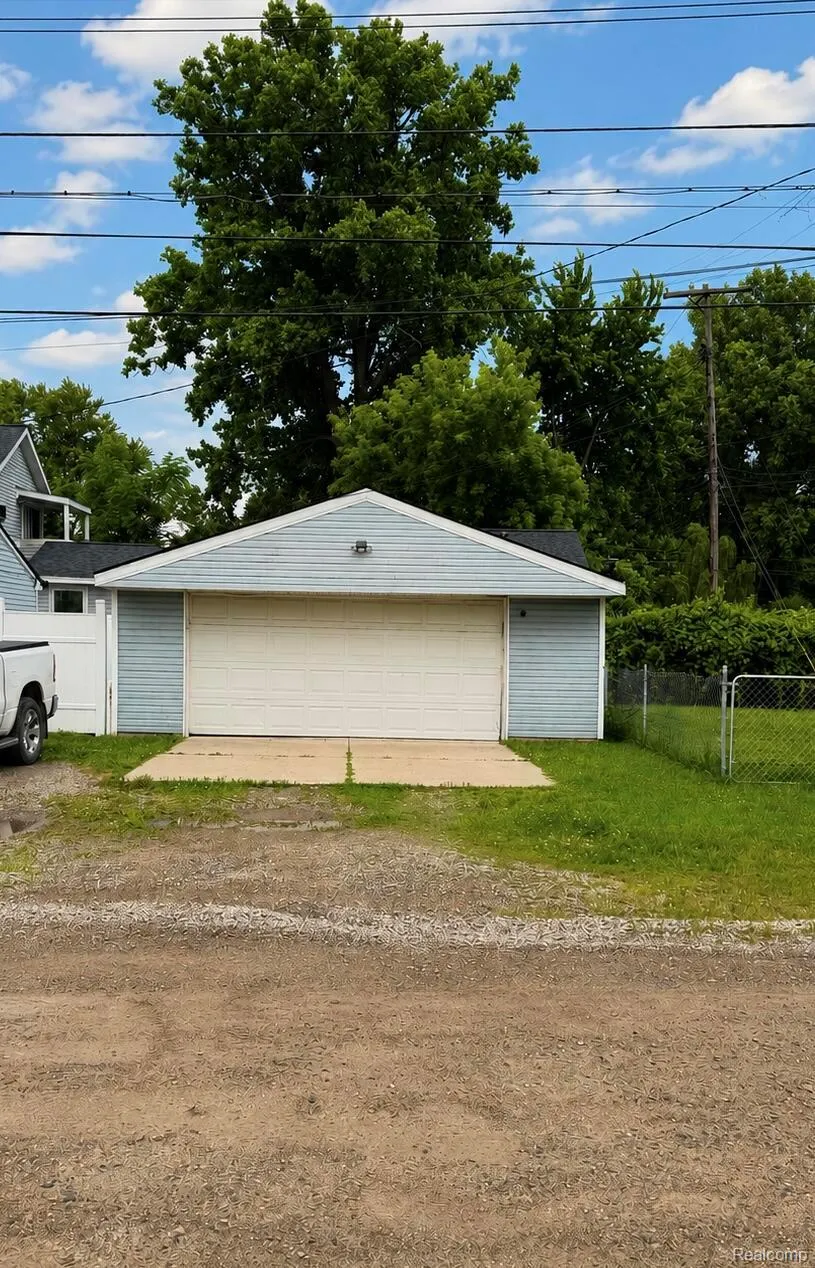 4512 Treadwell Street Wayne City, MI 48184