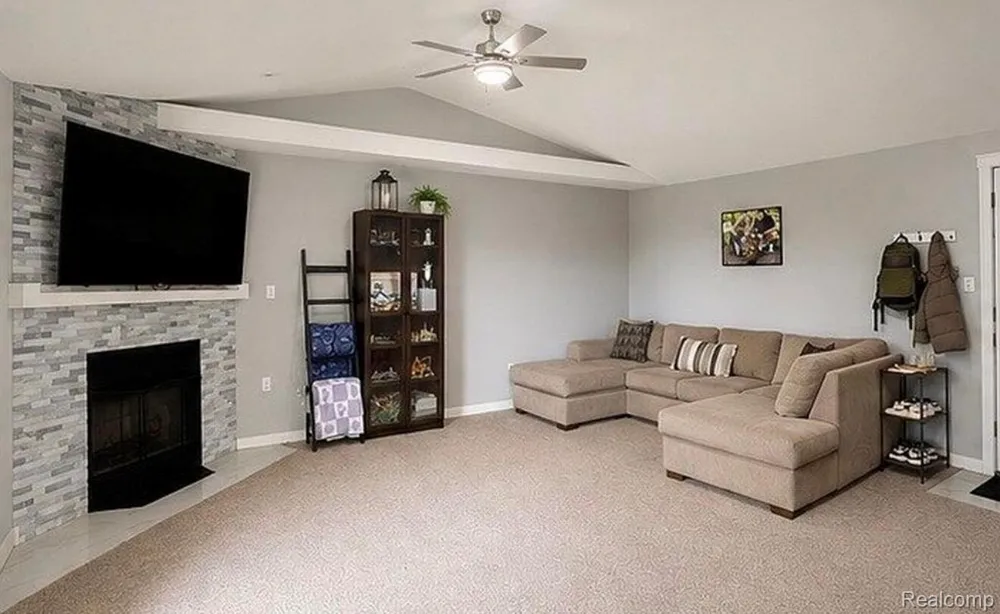 4512 Treadwell Street Wayne City, MI 48184