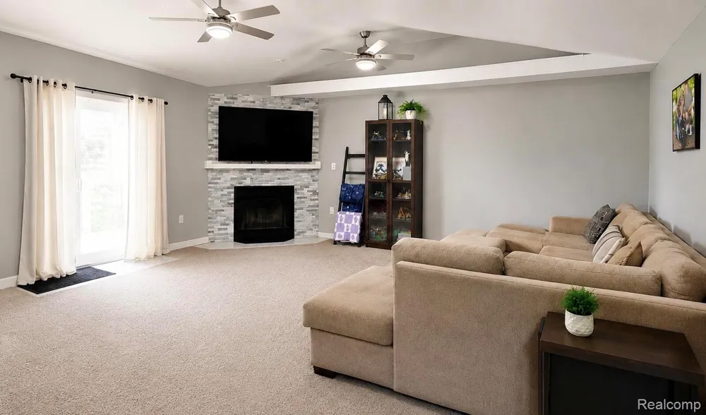 4512 Treadwell Street Wayne City, MI 48184