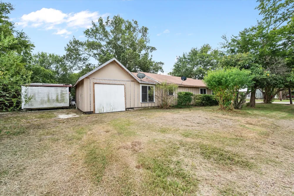 101 S Runnels Avenue Streetman, TX 75859