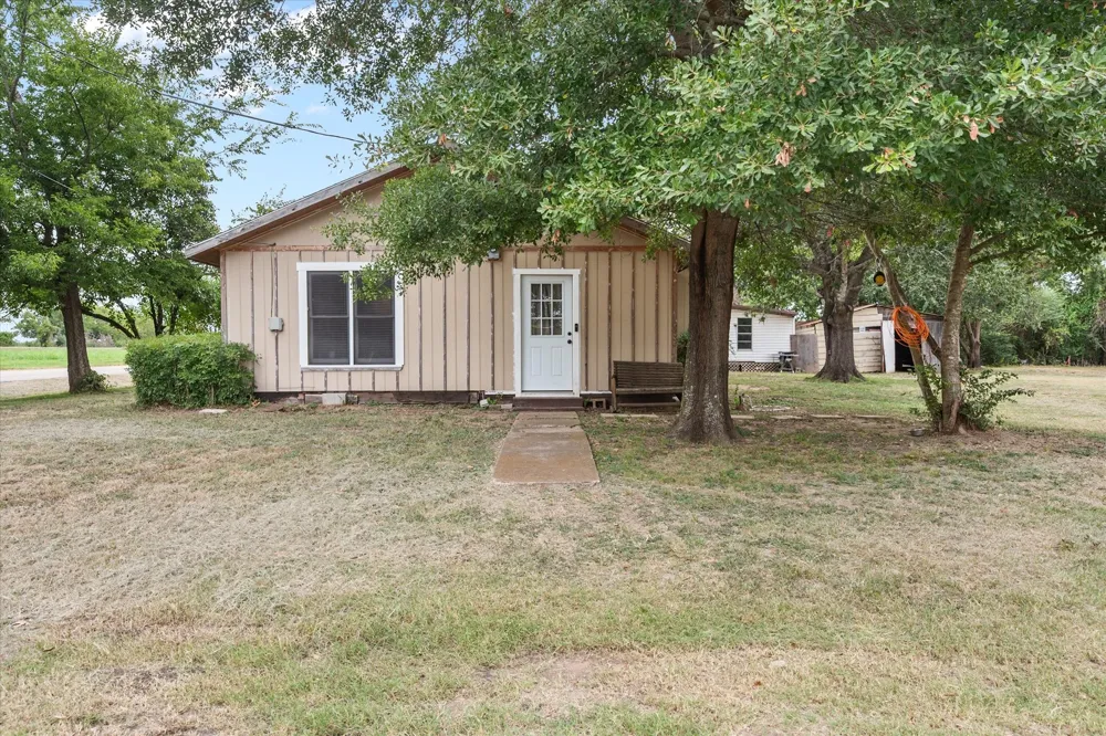 101 S Runnels Avenue Streetman, TX 75859