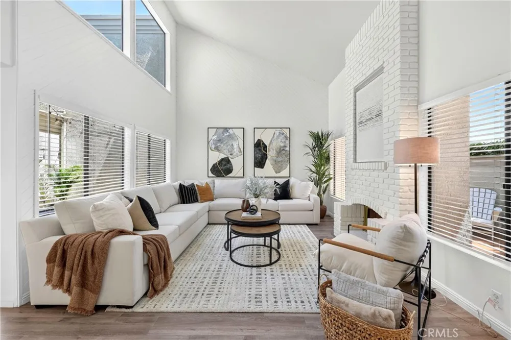 104 Navarre Irvine, CA 92612
