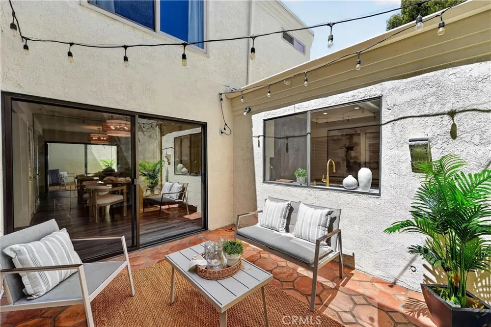 104 Navarre Irvine, CA 92612