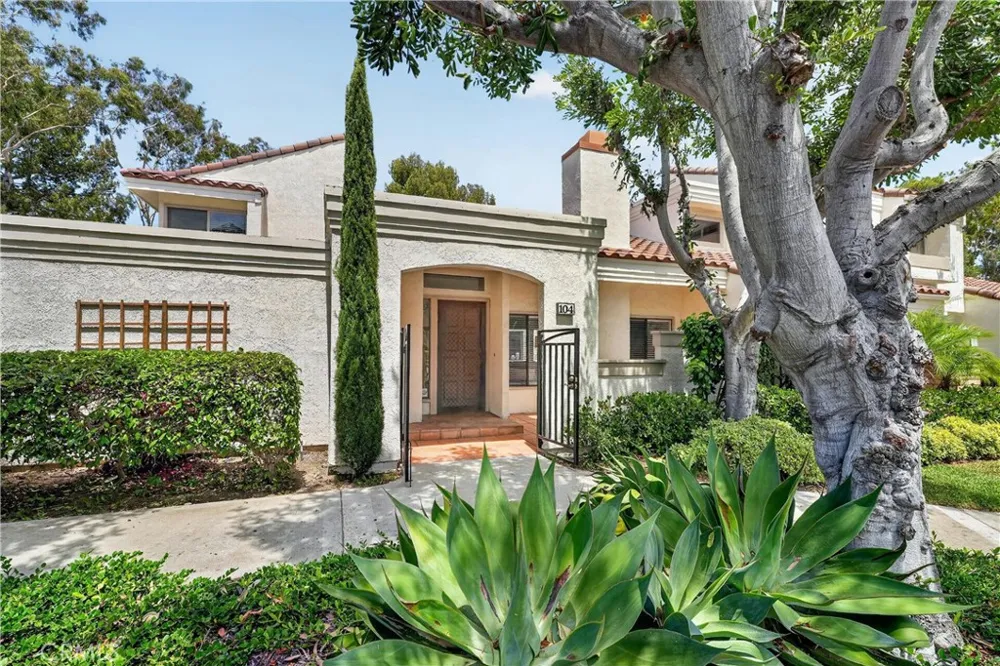 104 Navarre Irvine, CA 92612