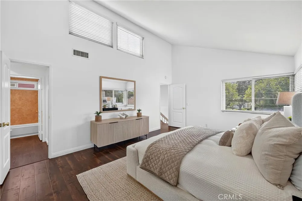 104 Navarre Irvine, CA 92612