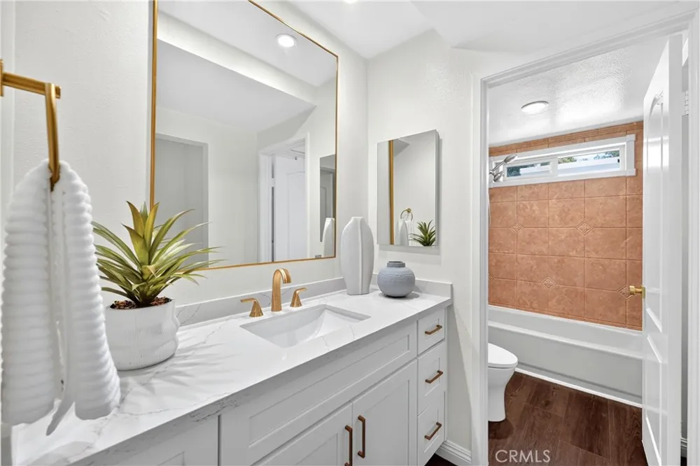 104 Navarre Irvine, CA 92612