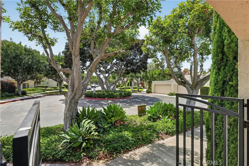 104 Navarre Irvine, CA 92612