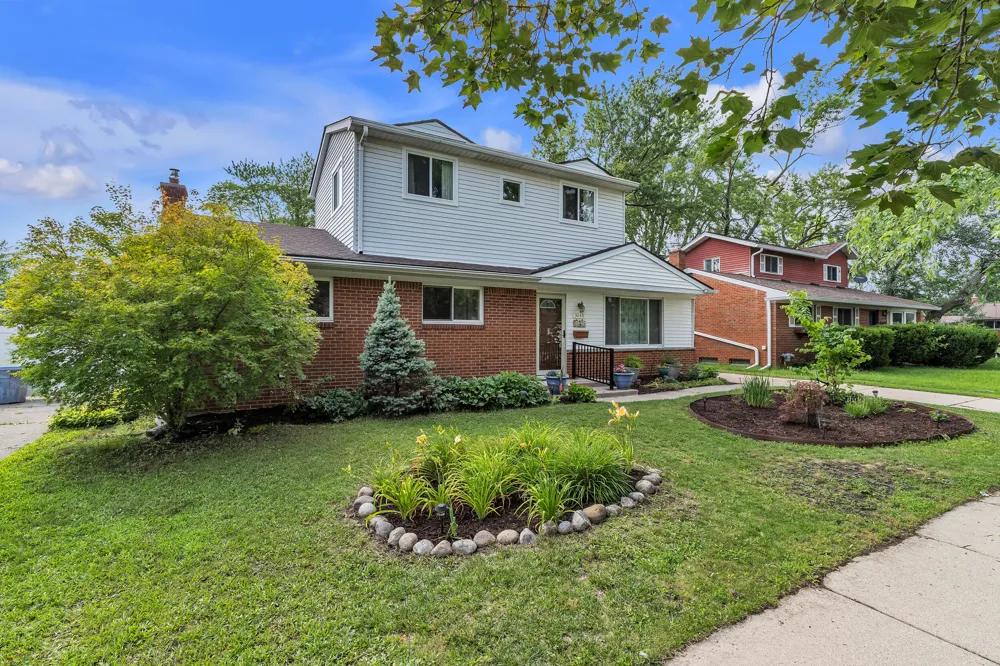 30431 Avon Court Westland, MI 48185