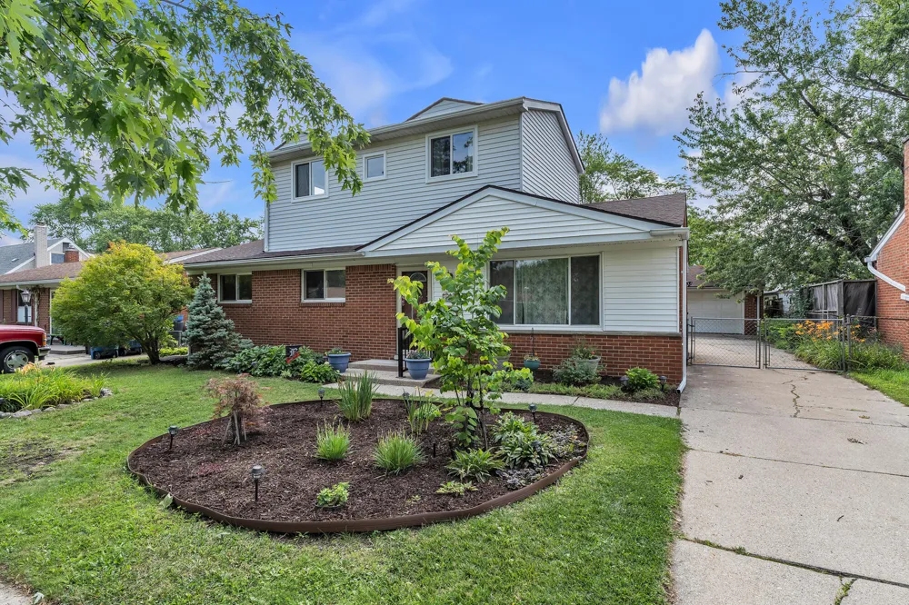 30431 Avon Court Westland, MI 48185