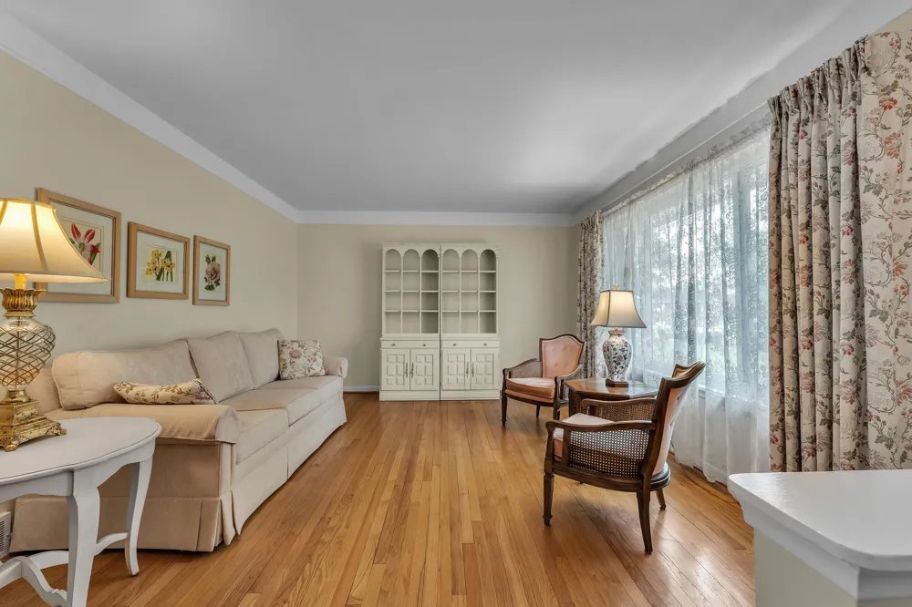 30431 Avon Court Westland, MI 48185