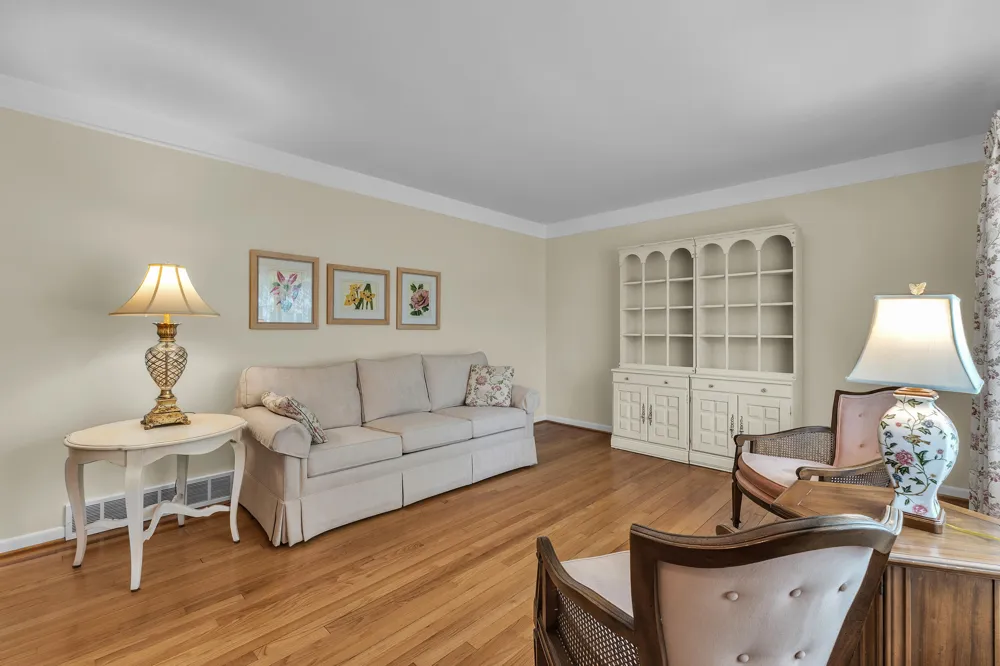 30431 Avon Court Westland, MI 48185
