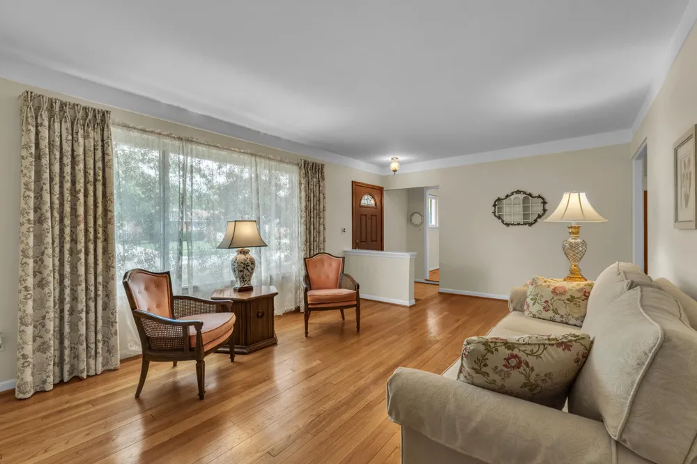 30431 Avon Court Westland, MI 48185
