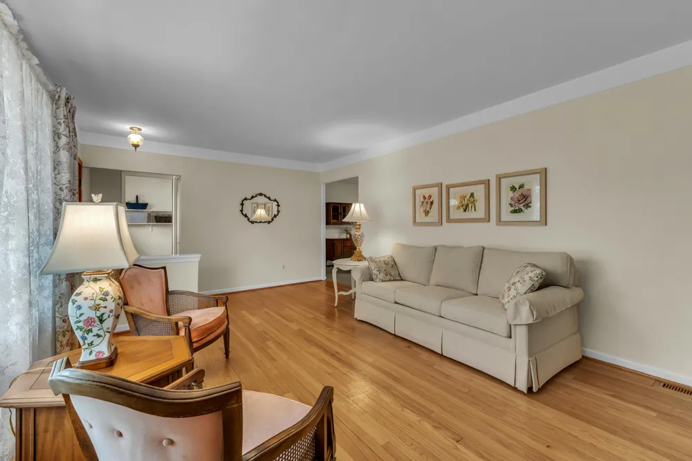 30431 Avon Court Westland, MI 48185