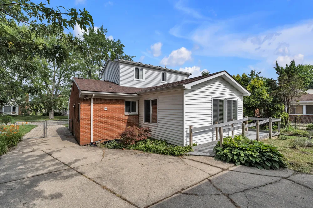 30431 Avon Court Westland, MI 48185