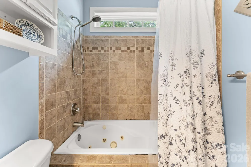 1900 Austin Place Lane Winston Salem, NC 27127