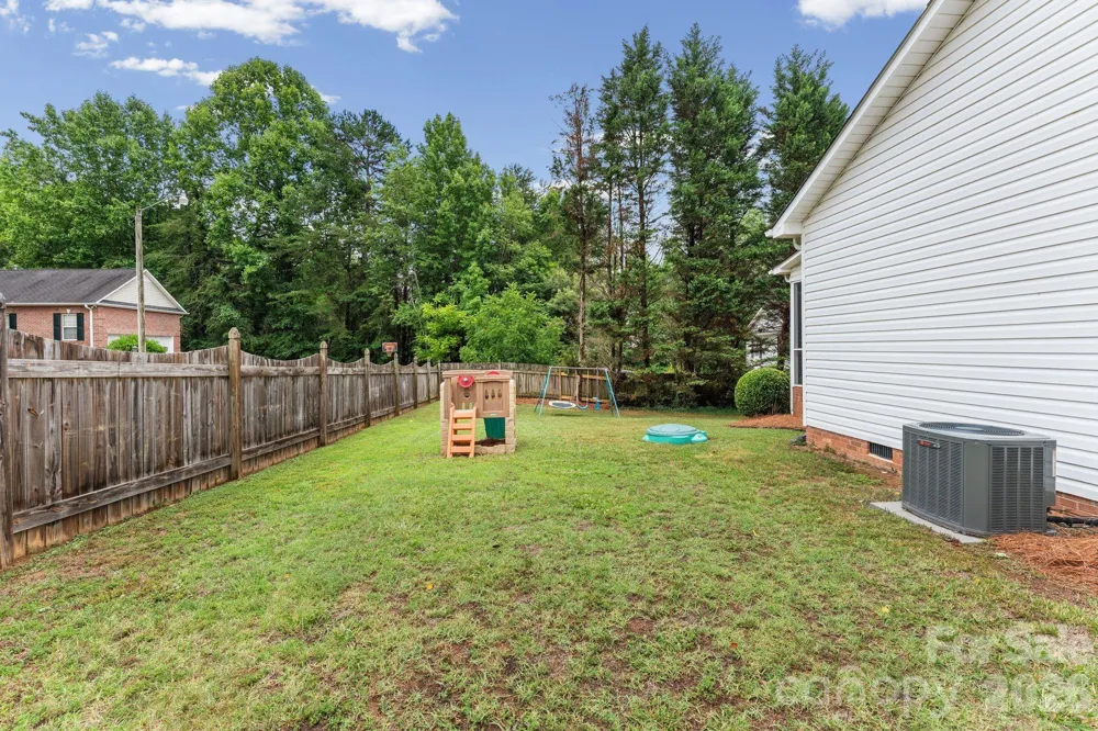 1900 Austin Place Lane Winston Salem, NC 27127