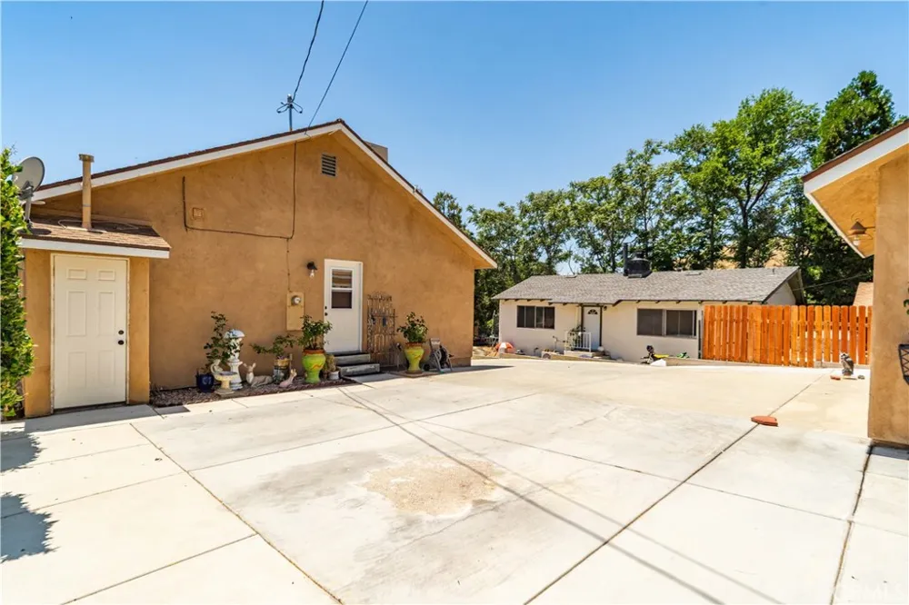 14977 Elizabeth Lake Rd Lake Elizabeth, CA 93532