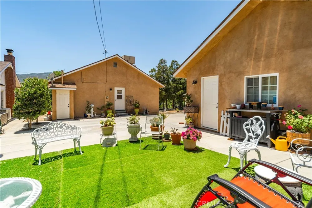 14977 Elizabeth Lake Rd Lake Elizabeth, CA 93532