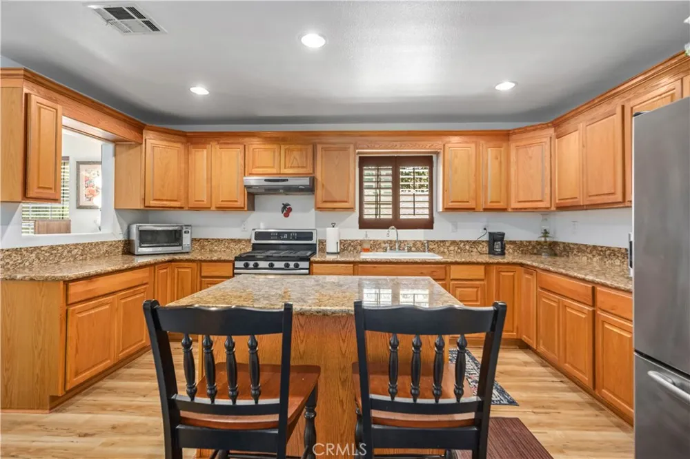 14977 Elizabeth Lake Rd Lake Elizabeth, CA 93532