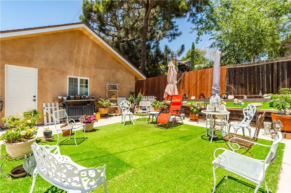 14977 Elizabeth Lake Rd Lake Elizabeth, CA 93532