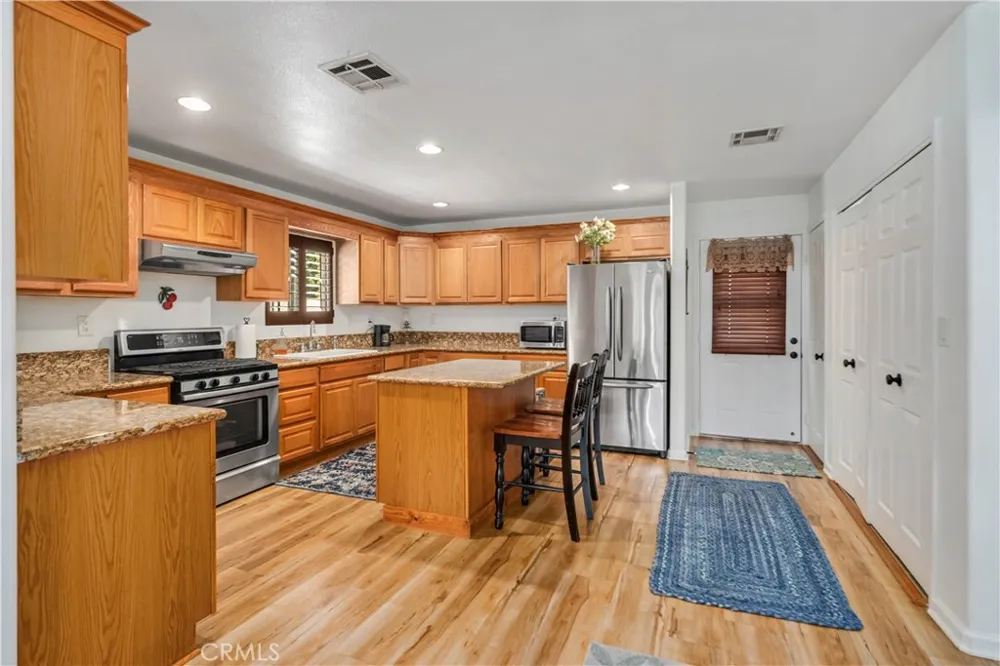 14977 Elizabeth Lake Rd Lake Elizabeth, CA 93532