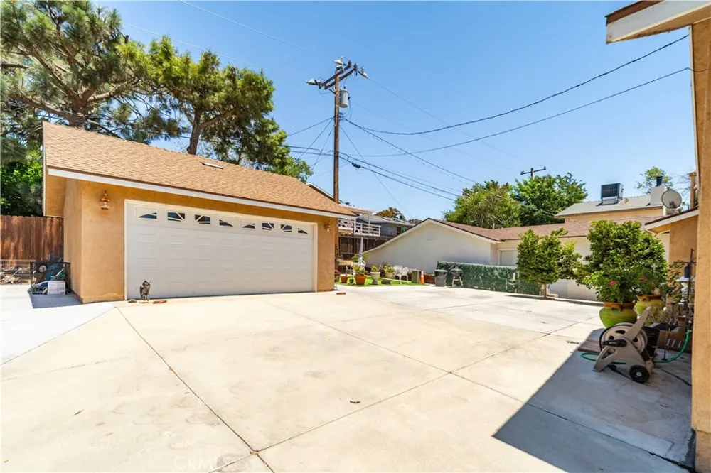 14977 Elizabeth Lake Rd Lake Elizabeth, CA 93532