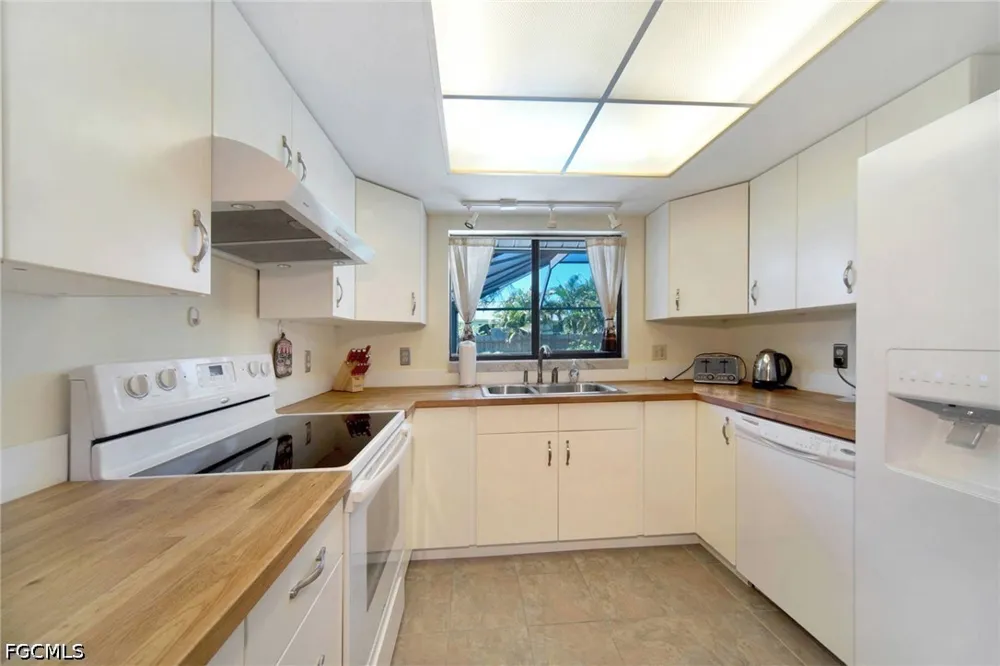 SW 44th Street Cape Coral, FL 33914