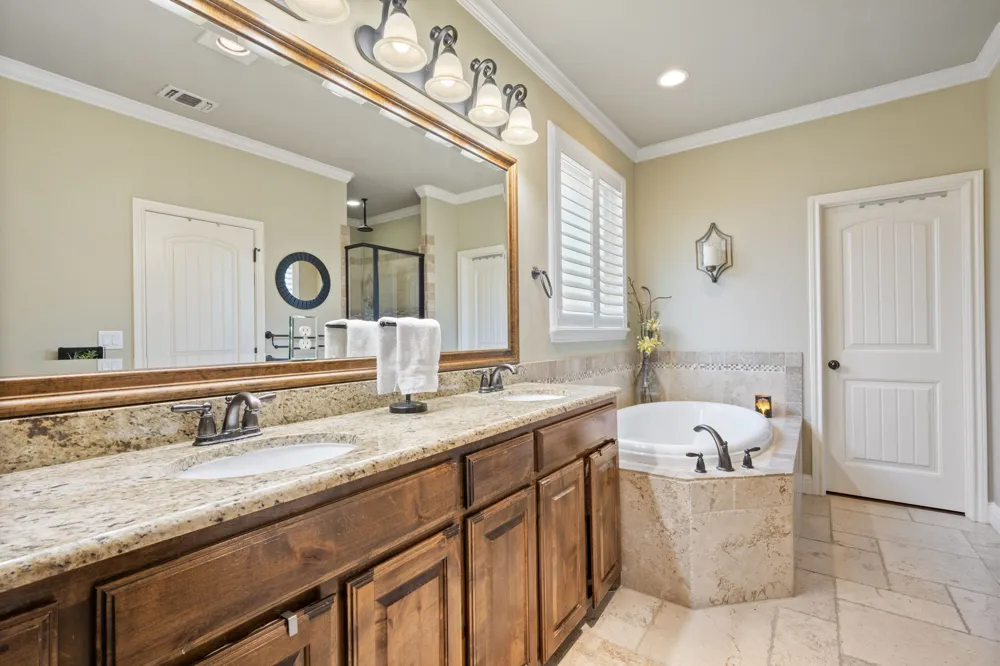 1104 Catalina Bay Boulevard Granbury, TX 76048