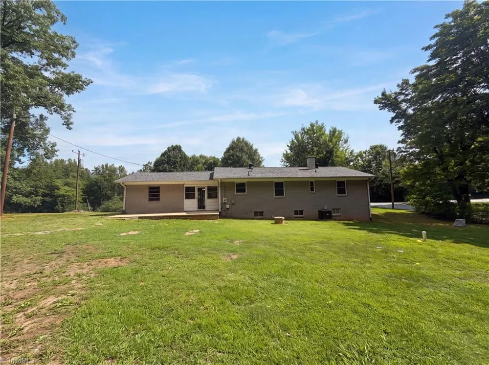 5025 Forbush Road East Bend, NC 27018