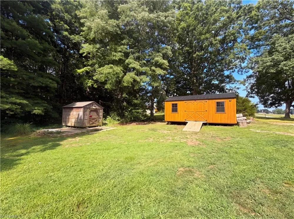5025 Forbush Road East Bend, NC 27018