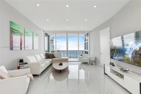 18201 Collins Ave #3504