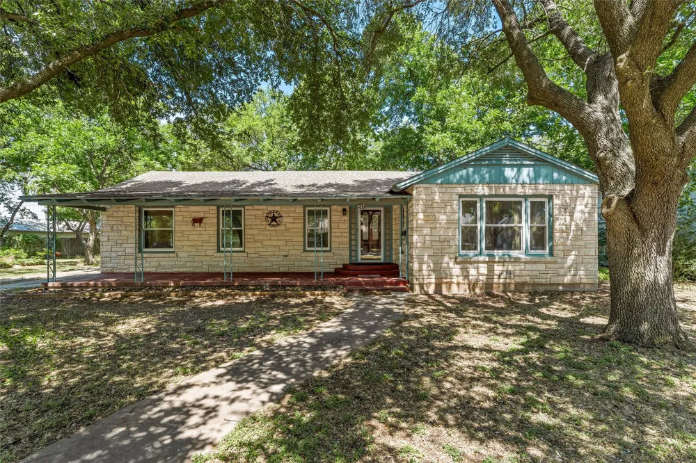 207 Marable Street West, TX 76691