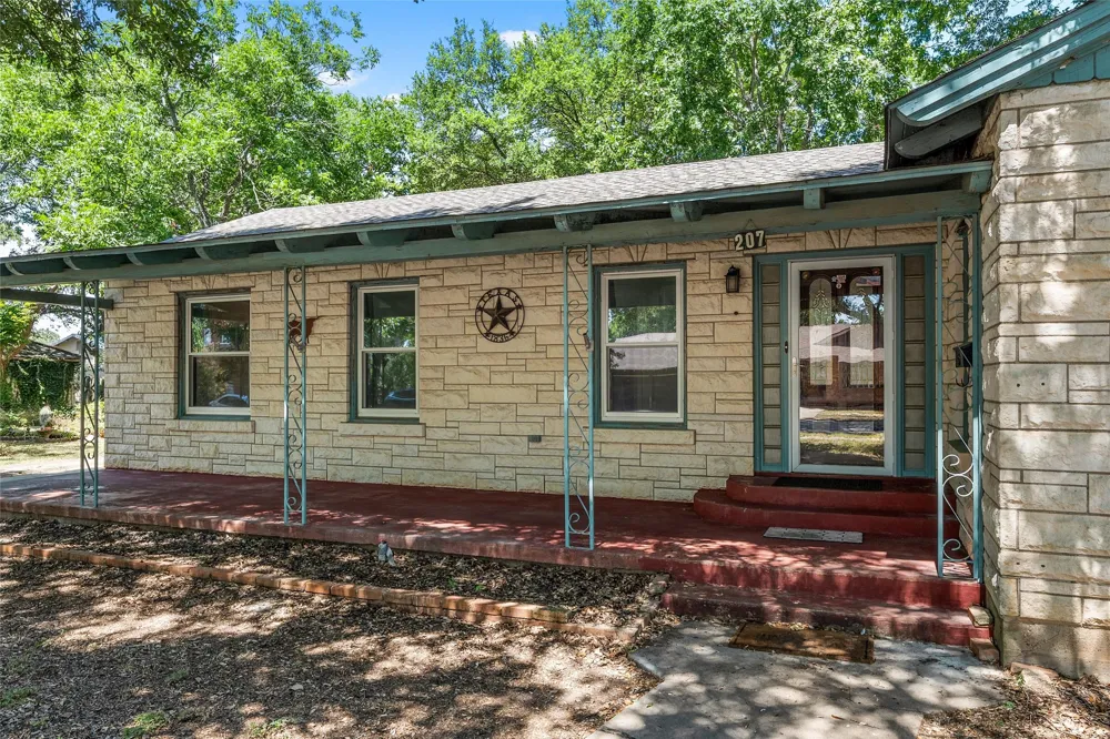 207 Marable Street West, TX 76691