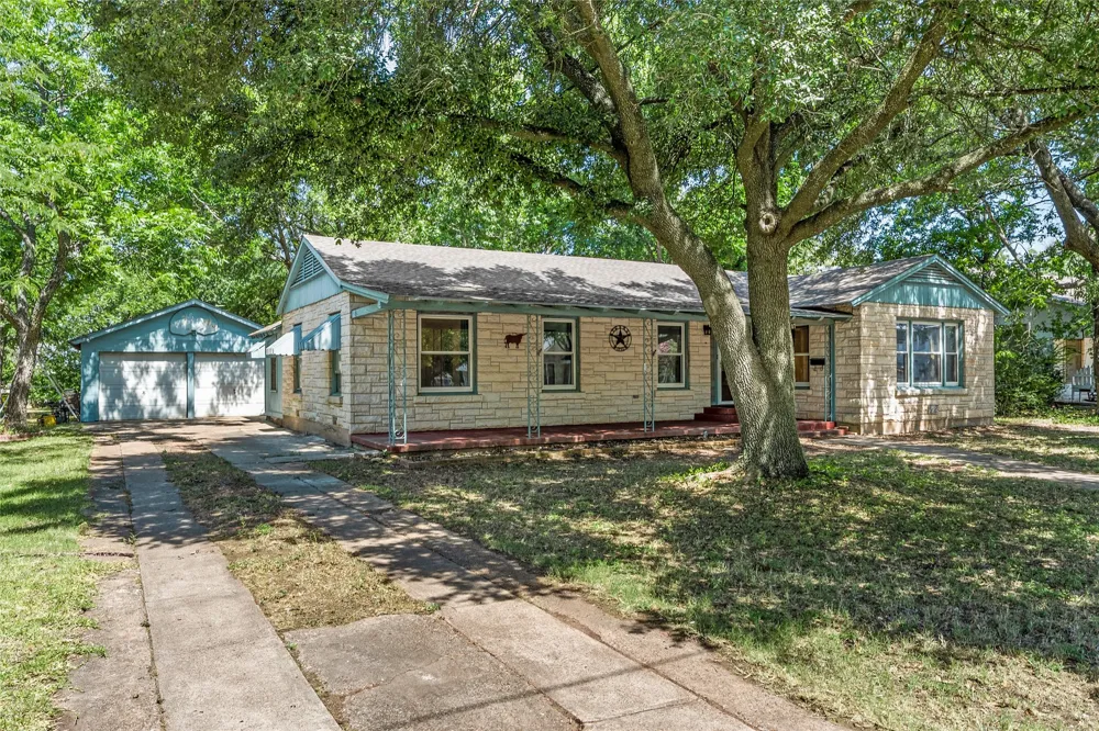 207 Marable Street West, TX 76691