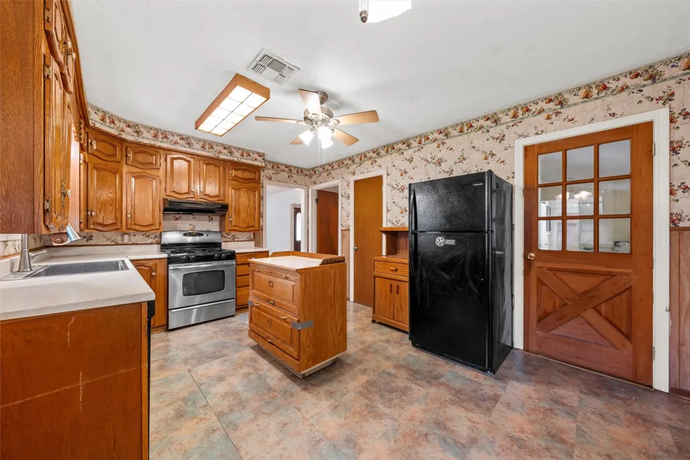207 Marable Street West, TX 76691