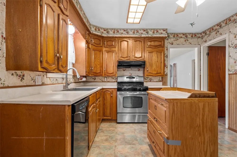 207 Marable Street West, TX 76691