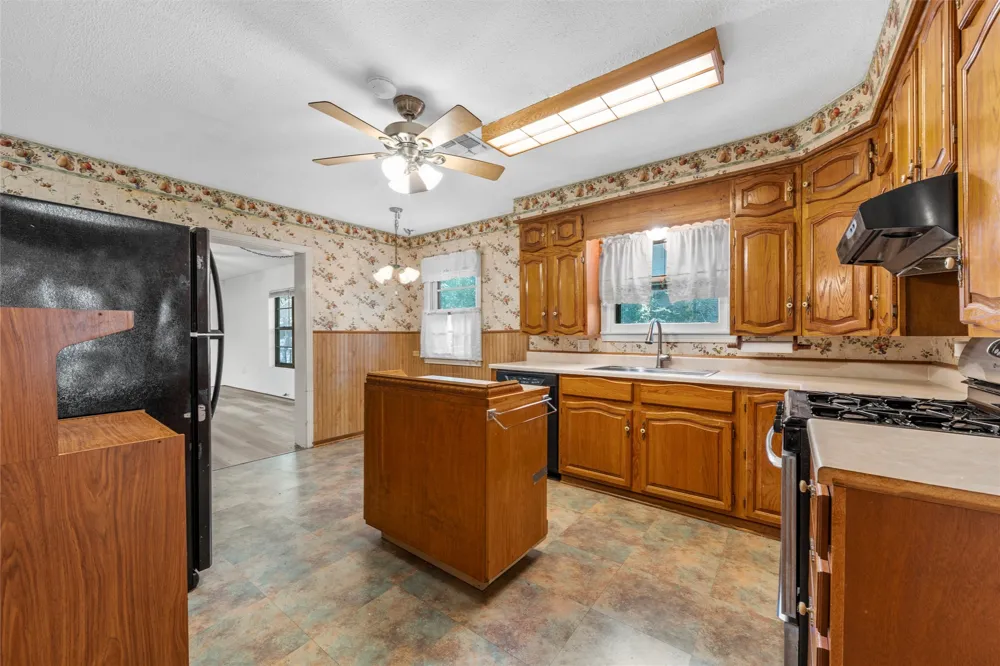 207 Marable Street West, TX 76691