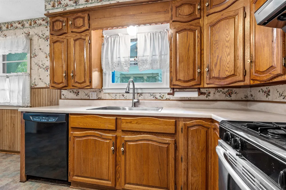207 Marable Street West, TX 76691