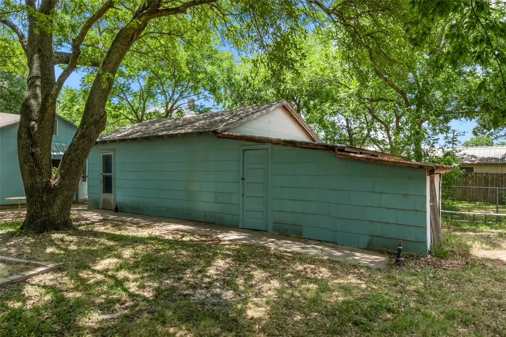 207 Marable Street West, TX 76691