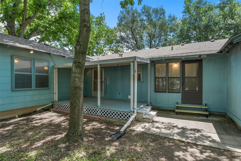 207 Marable Street West, TX 76691