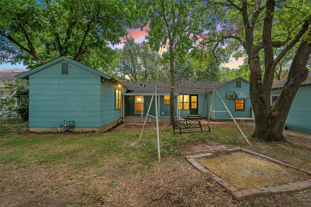 207 Marable Street West, TX 76691