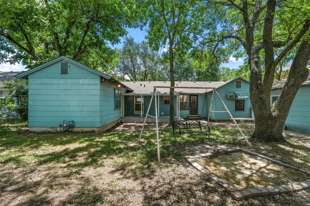 207 Marable Street West, TX 76691