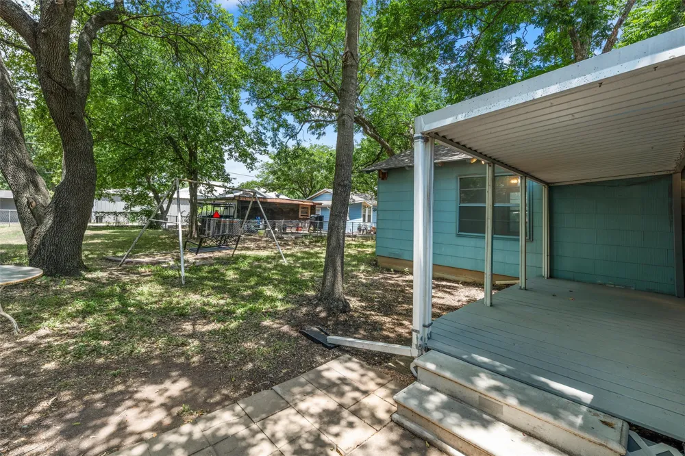 207 Marable Street West, TX 76691