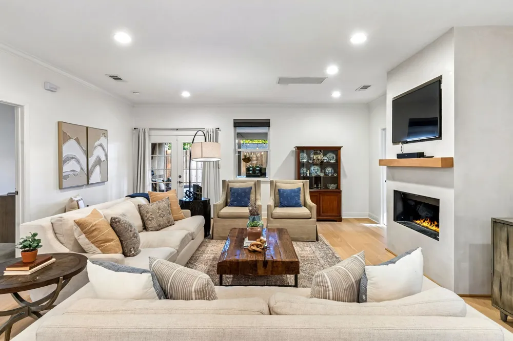 3744 Highgrove Drive Dallas, TX 75220