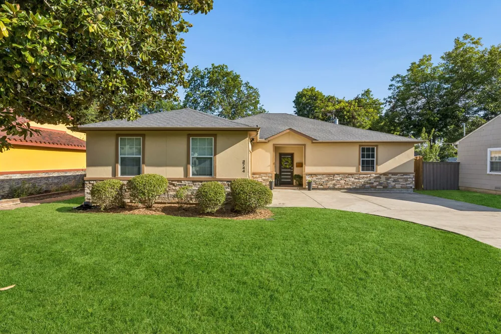 3744 Highgrove Drive Dallas, TX 75220